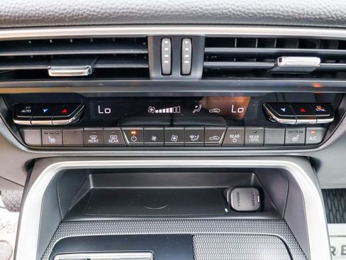 Used 2025 MAZDA CX-70 Plug-In Hybrid w/ Premium Pkg image 36