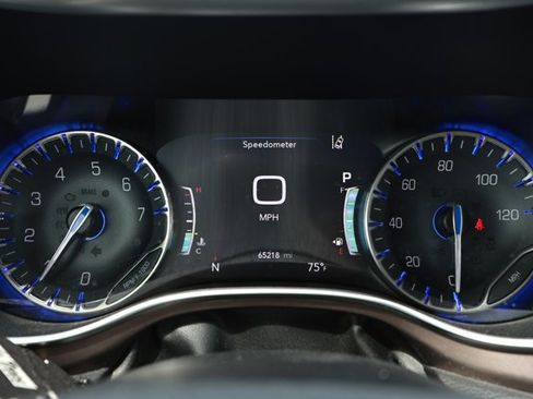 Used 2019 Chrysler Pacifica Touring-L Plus w/ Advanced Safetytec Group image 4