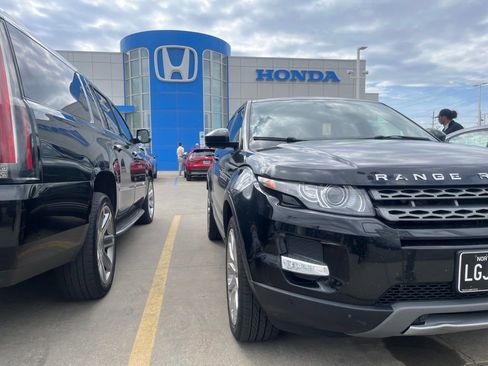 Used 2015 Land Rover Range Rover Evoque Pure Premium AWD/4WD image 2