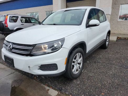 Used 2014 Volkswagen Tiguan S image 3