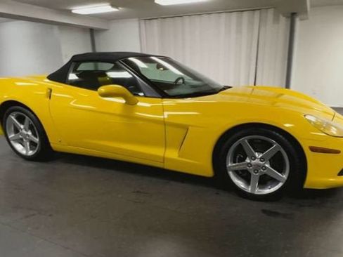Used 2006 Chevrolet Corvette Convertible w/ Preferred Equipment Group RWD image 2