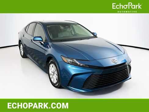 Used 2025 Toyota Camry LE image 1