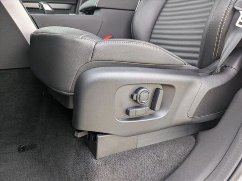 New 2026 Land Rover Discovery Limited Edition image 4