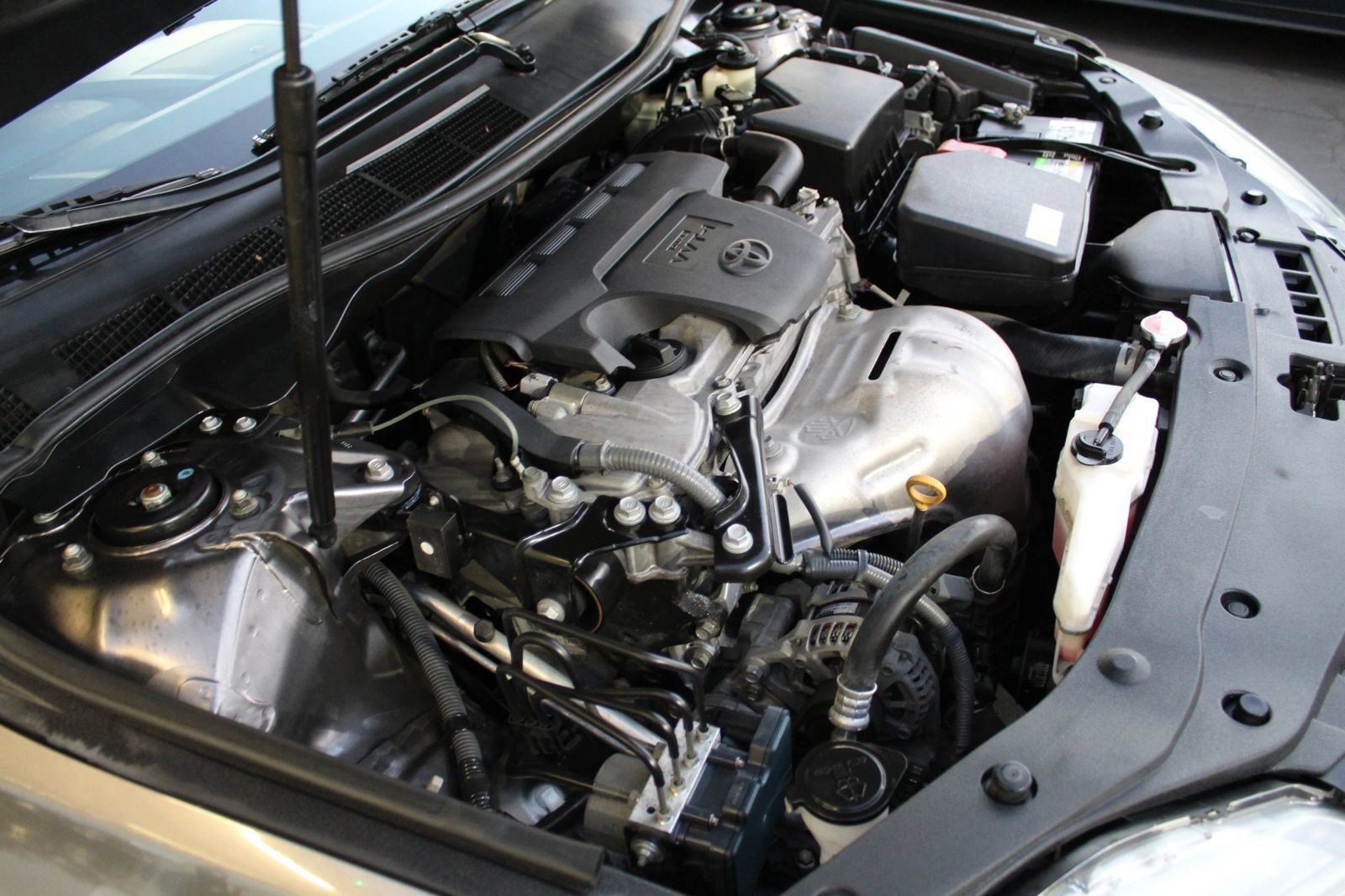 Used 2016 Toyota Camry SE FWD image 29