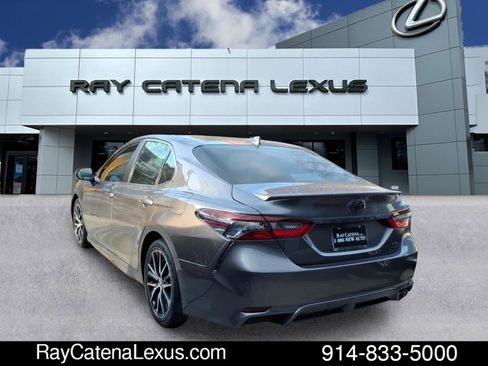 Used 2022 Toyota Camry SE image 6