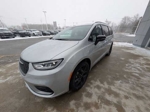 New 2026 Chrysler Pacifica Select w/ S Appearance Package FWD image 10