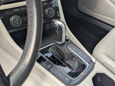 Used 2019 Volkswagen Jetta SEL Premium image 14