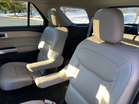 Used 2022 Ford Explorer XLT w/ Equipment Group 202A image 24