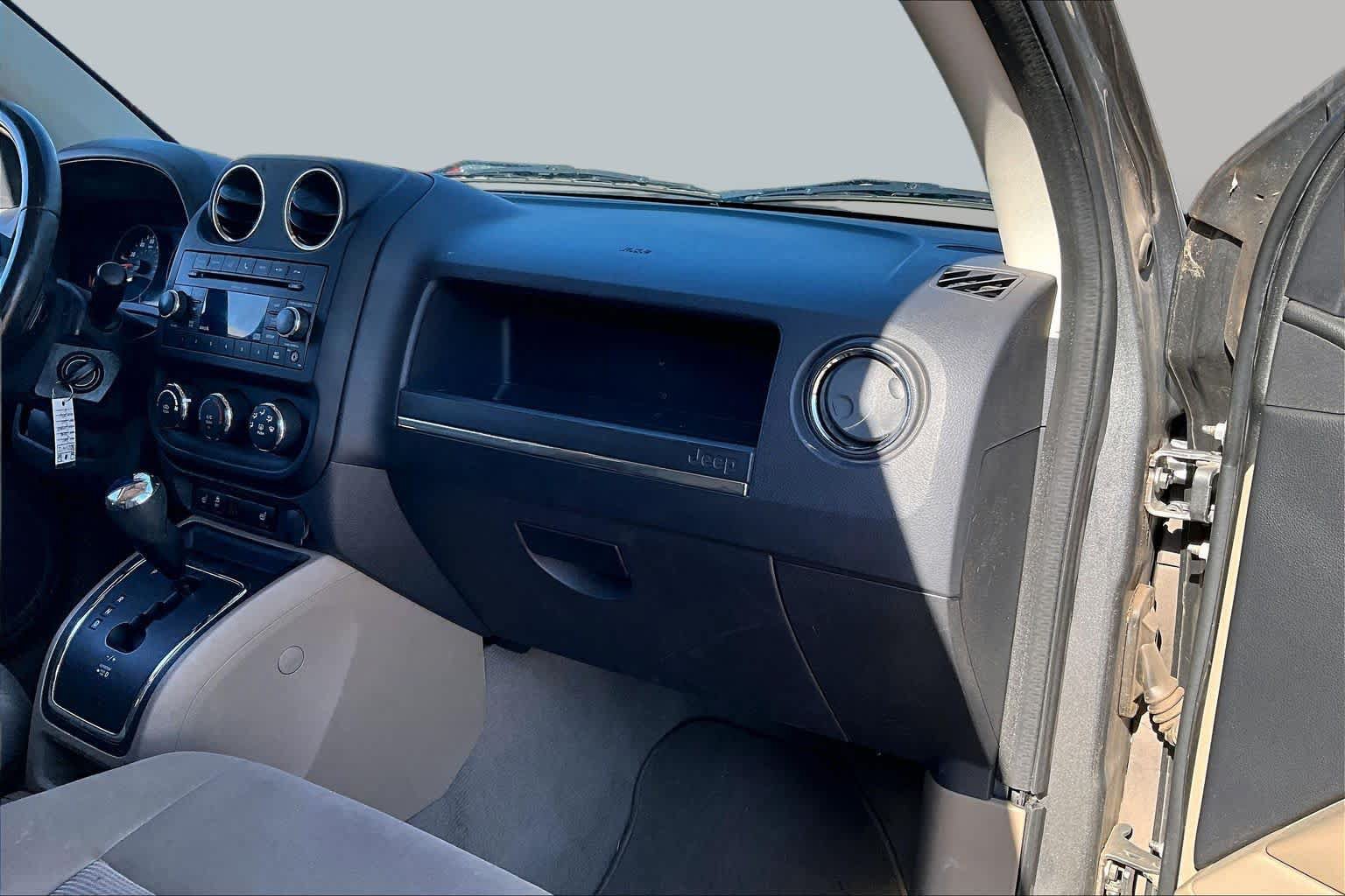 Used 2011 Jeep Compass Sport w/ Sun/Sound Group FWD image 17