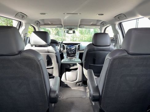 Used 2020 Cadillac Escalade 2WD image 51