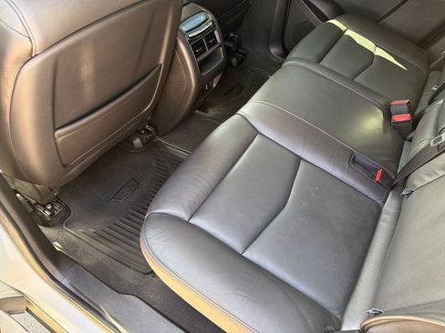 Used 2019 Cadillac XT5 Premium Luxury w/ Driver Assist Package FWD image 38