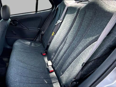 Used 2004 Chevrolet Cavalier Sedan w/ Preferred Equipment Group FWD image 20