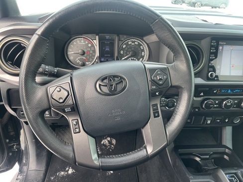 Used 2020 Toyota Tacoma TRD Sport image 17