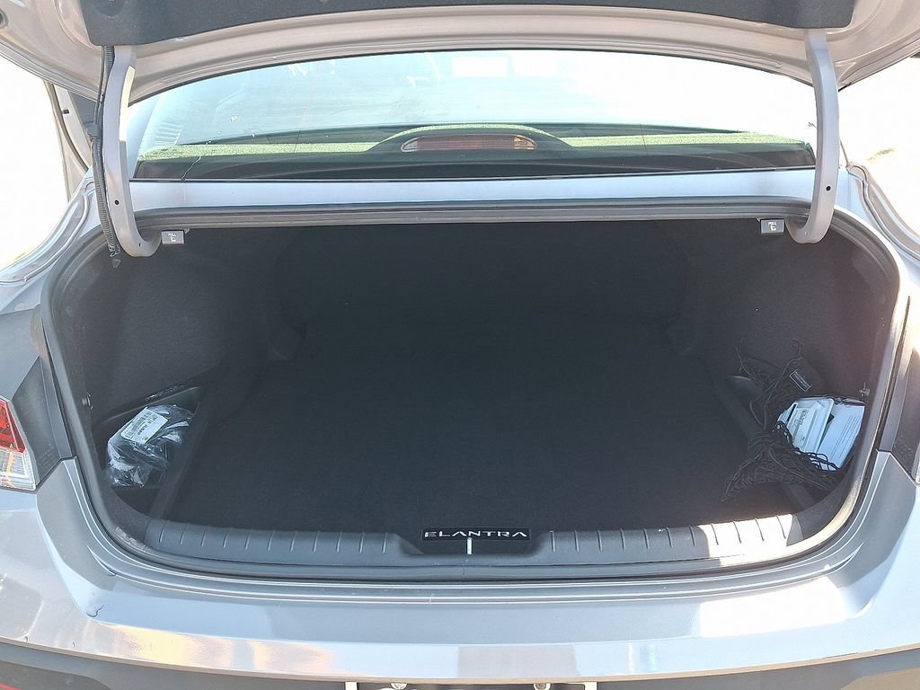 Used 2025 Hyundai Elantra SEL w/ Cargo Package FWD image 30