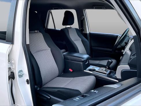 Used 2020 Toyota 4Runner SR5 AWD/4WD image 9