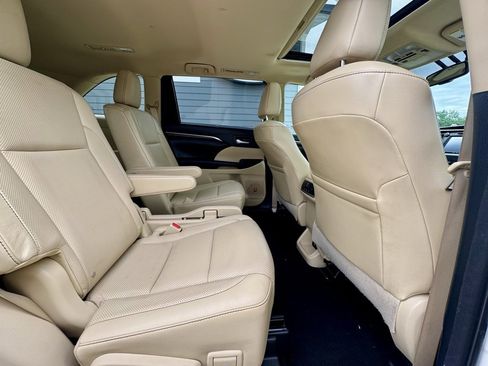 Used 2015 Toyota Highlander Limited image 18