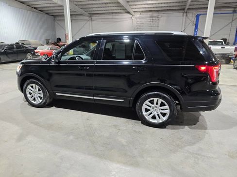 Used 2018 Ford Explorer XLT w/ Equipment Group 202A image 6