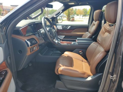 Certified 2024 Lincoln Navigator Reserve AWD/4WD image 12
