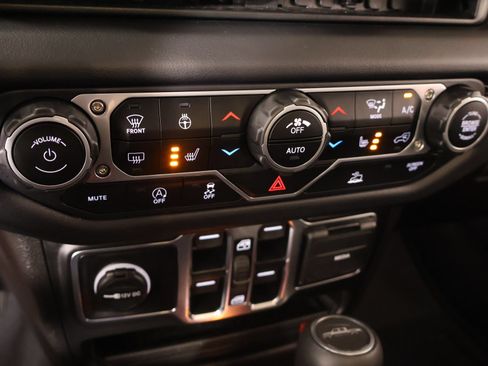 Used 2025 Jeep Gladiator Sport AWD/4WD image 8