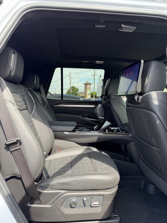 Used 2026 Cadillac Escalade Platinum Sport AWD/4WD image 59