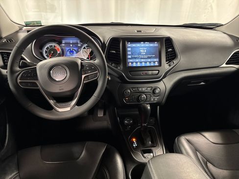 Used 2022 Jeep Cherokee Latitude Lux w/ Mopar Interior Package AWD/4WD image 4
