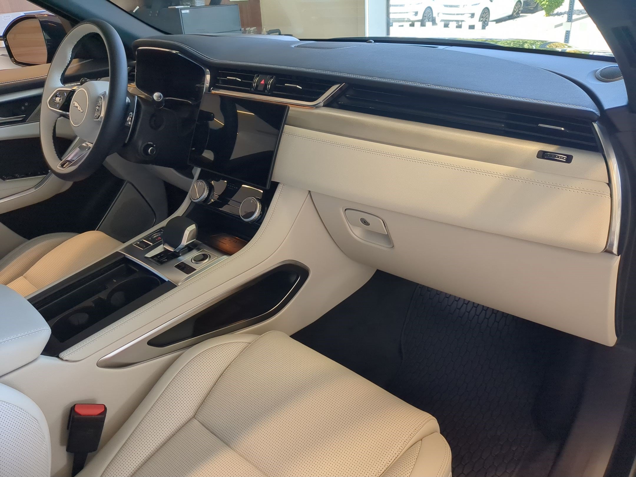 New 2026 Jaguar F-PACE R-Dynamic S AWD/4WD image 32