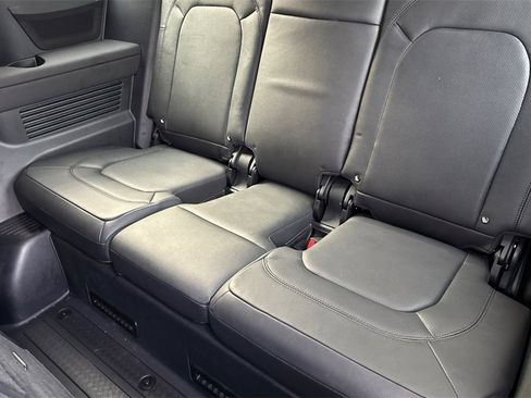 Used 2024 Land Rover Defender 130 S image 18