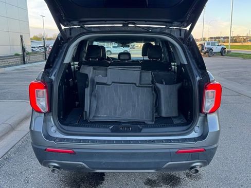 Certified 2022 Ford Explorer XLT w/ Equipment Group 202A AWD/4WD image 40