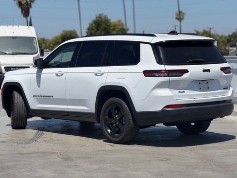 Used 2023 Jeep Grand Cherokee L Limited w/ Luxury Tech Group II AWD/4WD image 3