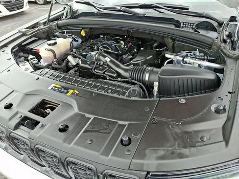 Certified 2024 Jeep Grand Cherokee Limited w/ Black Appearance Package AWD/4WD image 32