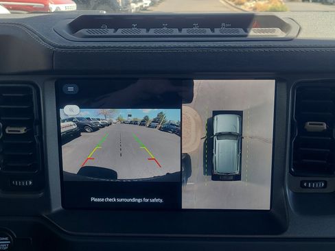 Used 2025 Ford Bronco Badlands image 28