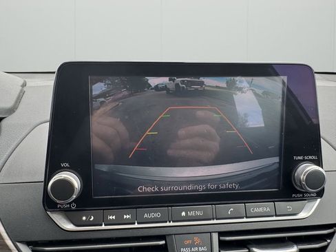 Used 2024 Nissan Altima 2.5 SV FWD image 16