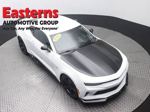Used 2018 Chevrolet Camaro LT RWD image 3