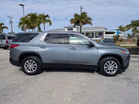 Used 2018 Chevrolet Traverse LS image 3