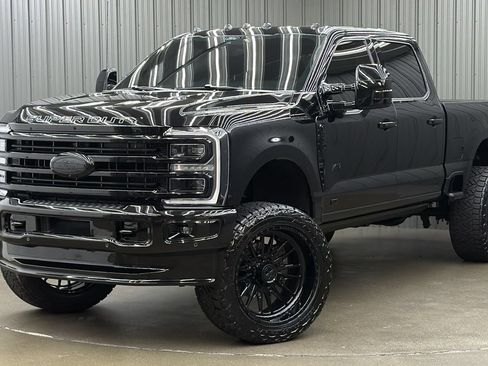 Used 2026 Ford F250 Platinum AWD/4WD image 1