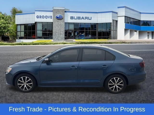 Used 2016 Volkswagen Jetta SE FWD image 2