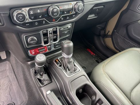 Used 2025 Jeep Gladiator Mojave AWD/4WD image 10