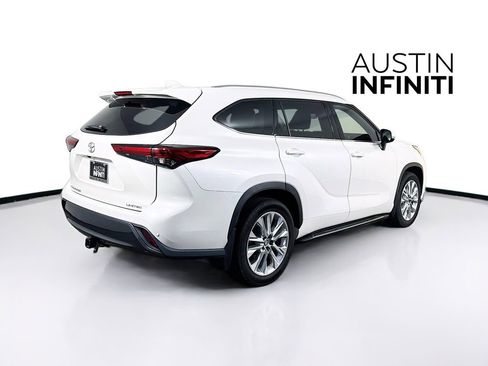 Used 2020 Toyota Highlander Limited image 7