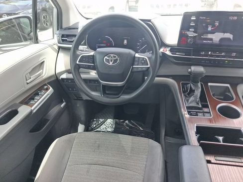 Used 2021 Toyota Sienna LE FWD image 7