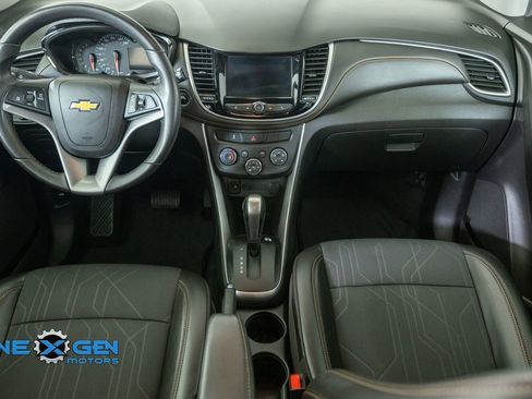 Used 2019 Chevrolet Trax LT w/ LT Convenience Package FWD image 28