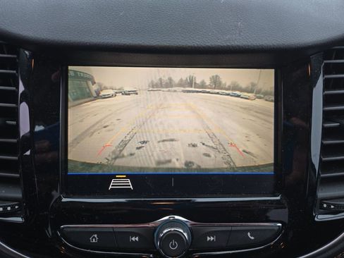 Used 2022 Chevrolet Trax LT w/ LT Convenience Package image 21