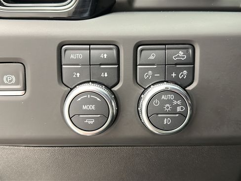 Used 2024 GMC Sierra 1500 AT4 w/ Technology Package AWD/4WD image 29
