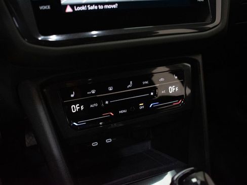 Used 2024 Volkswagen Tiguan SE AWD/4WD image 17