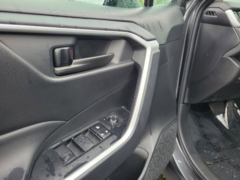 Used 2025 Toyota RAV4 LE AWD/4WD image 18