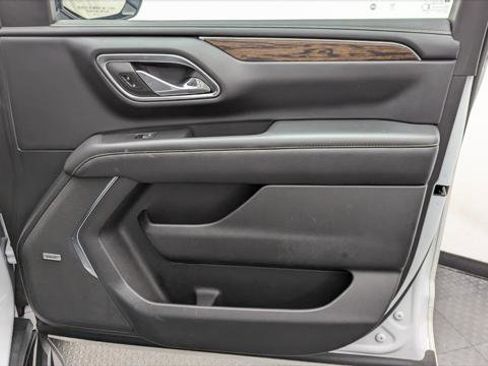 Used 2023 Chevrolet Suburban Premier image 26