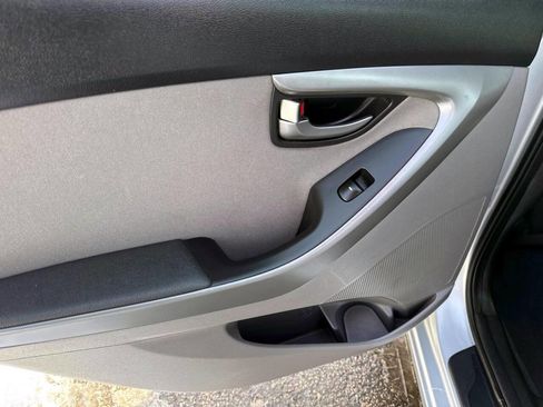 Used 2014 Hyundai Elantra SE w/ Option Group 02 image 12