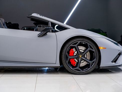 Used 2020 Lamborghini Huracan EVO image 13
