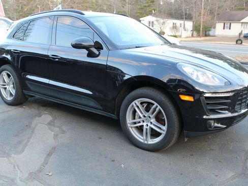 Used 2017 Porsche Macan S image 4