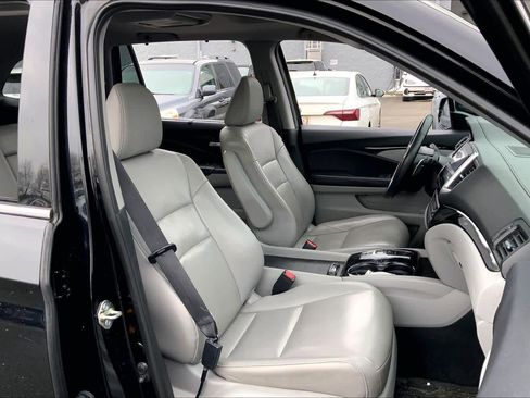 Used 2017 Honda Pilot Touring image 9