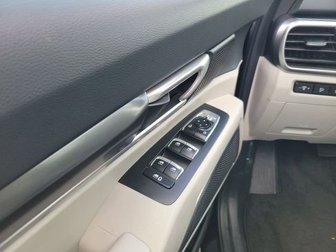 Used 2025 Kia Telluride S FWD image 12